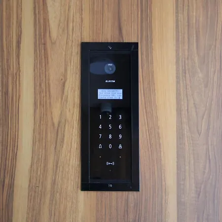 Hils Pallady דירה *